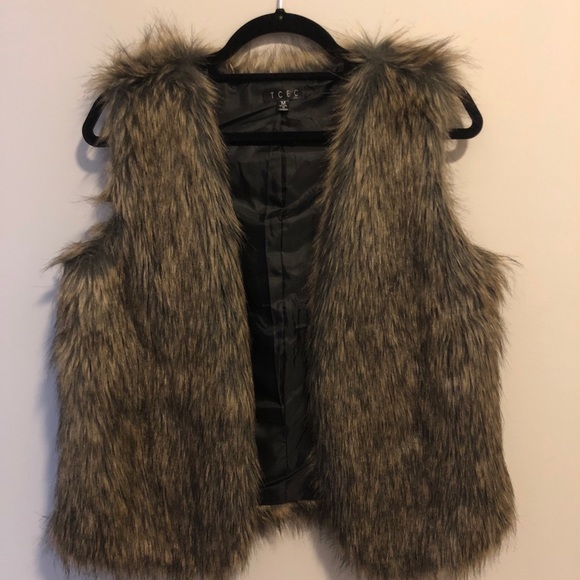 TCEC Faux Fur Vest - Picture 1 of 4